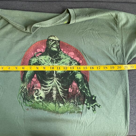 Swamp Thing T Shirt Justice League America Size L Exclusive Loot Crate BNWT - Picture 4 of 6